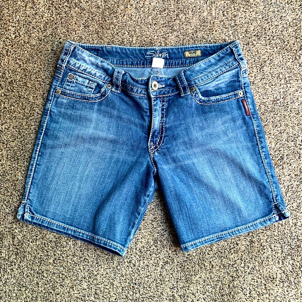 Women’s Silver Jeans Suki Short W31 side slits